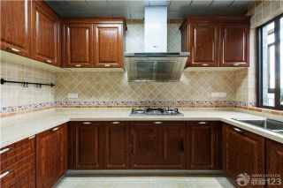 最新小户型敞开式厨房棕色橱柜装修效果图片