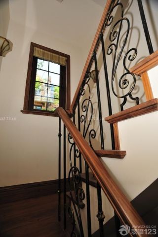 最新木楼梯扶手效果图片