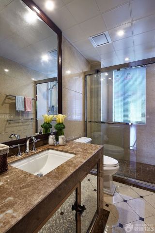 家庭卫生间美式浴室柜装修实景图欣赏
