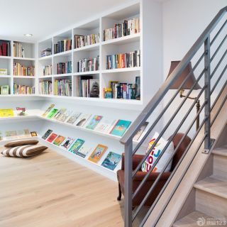 最新两层别墅书柜样式效果图片