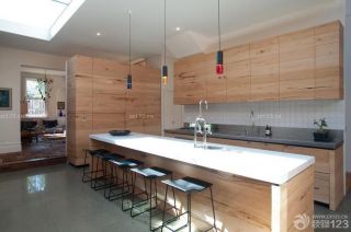经典家庭开放式厨房吧台吧椅设计效果图