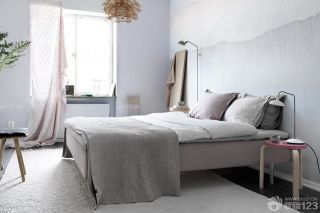 最新小平米卧室地毯装饰图