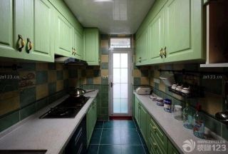 最新小户型阳台改厨房绿色橱柜设计图片