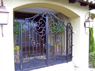 美式花园洋房不锈钢围墙大门装修设计图片