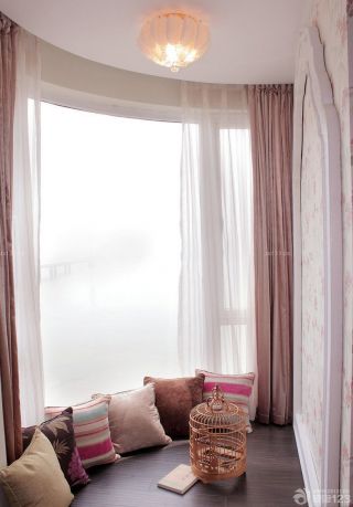 家庭客厅阳台飘窗窗帘设计图片