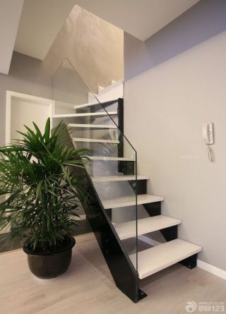 最新现代风格钢木楼梯装修实景图欣赏