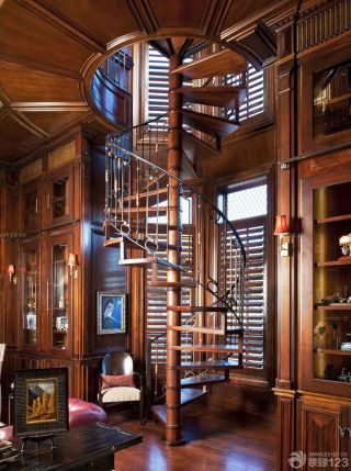 美式风格假复式楼室内旋转楼梯装修设计效果图