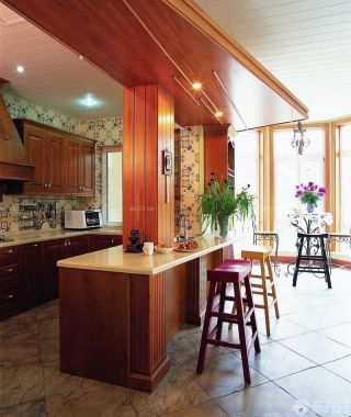最新简约中式小厨房吧台高凳效果图片大全