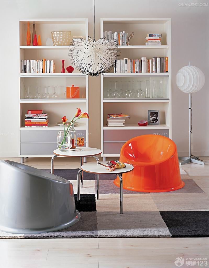 2025简约家庭室内浅灰色木地板装修效果图