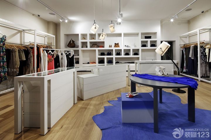 最新简约小服装店吊顶灯装修效果图