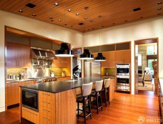 美式别墅厨房实木整体橱柜设计效果图片大全