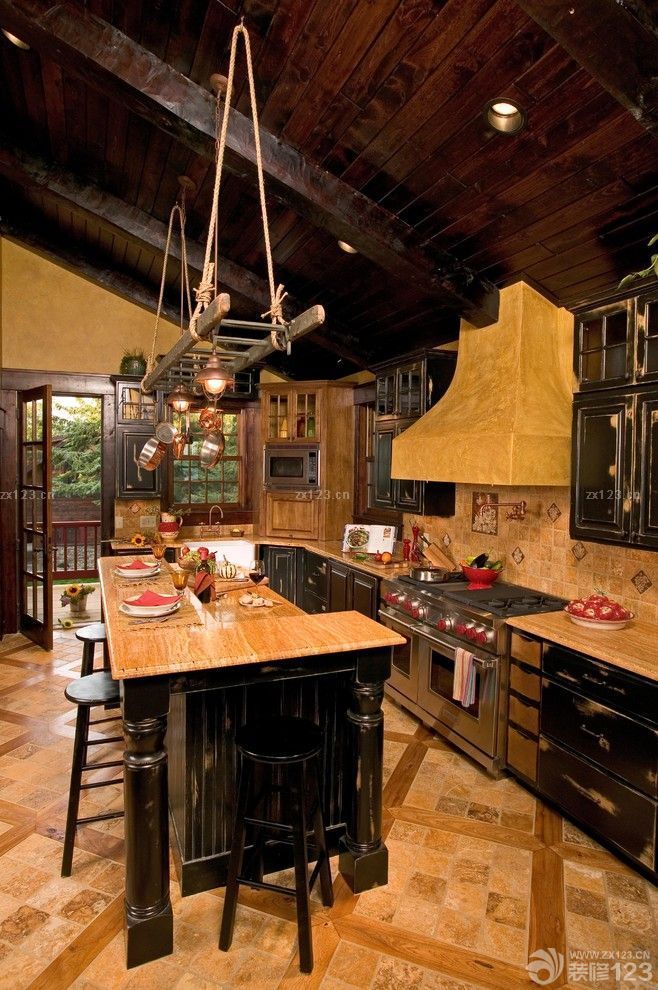 最新厨房样板间梯子装饰效果图欣赏