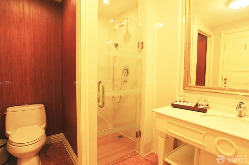 快捷酒店卫生间浴室玻璃门装修效果图2023