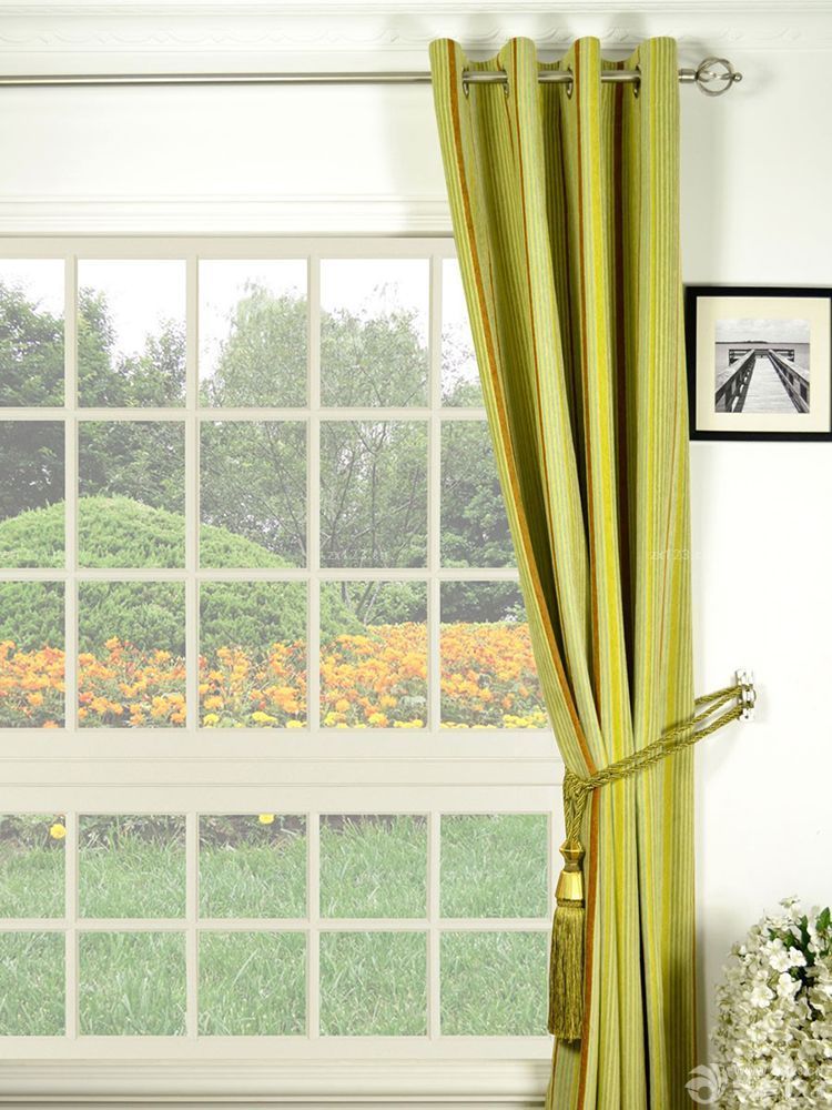 小户型客厅飘窗绿色窗帘装修实景图欣赏2023