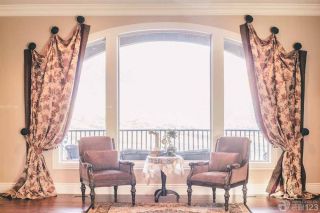 客厅飘窗彩色窗帘装修效果图欣赏