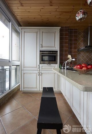 厨房白色整体橱柜设计图片
