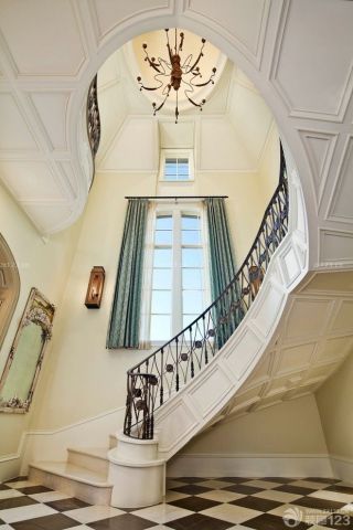 美式古典样板房铁艺楼梯扶手装修图片欣赏