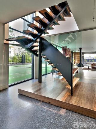 私人别墅室内铁艺楼梯扶手设计效果图欣赏