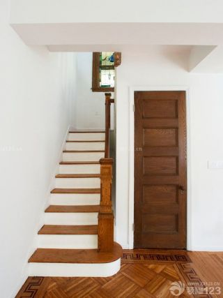 经典独栋小别墅室内楼梯设计图片