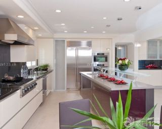 现代简约厨房烤漆橱柜米白色瓷砖效果图片大全