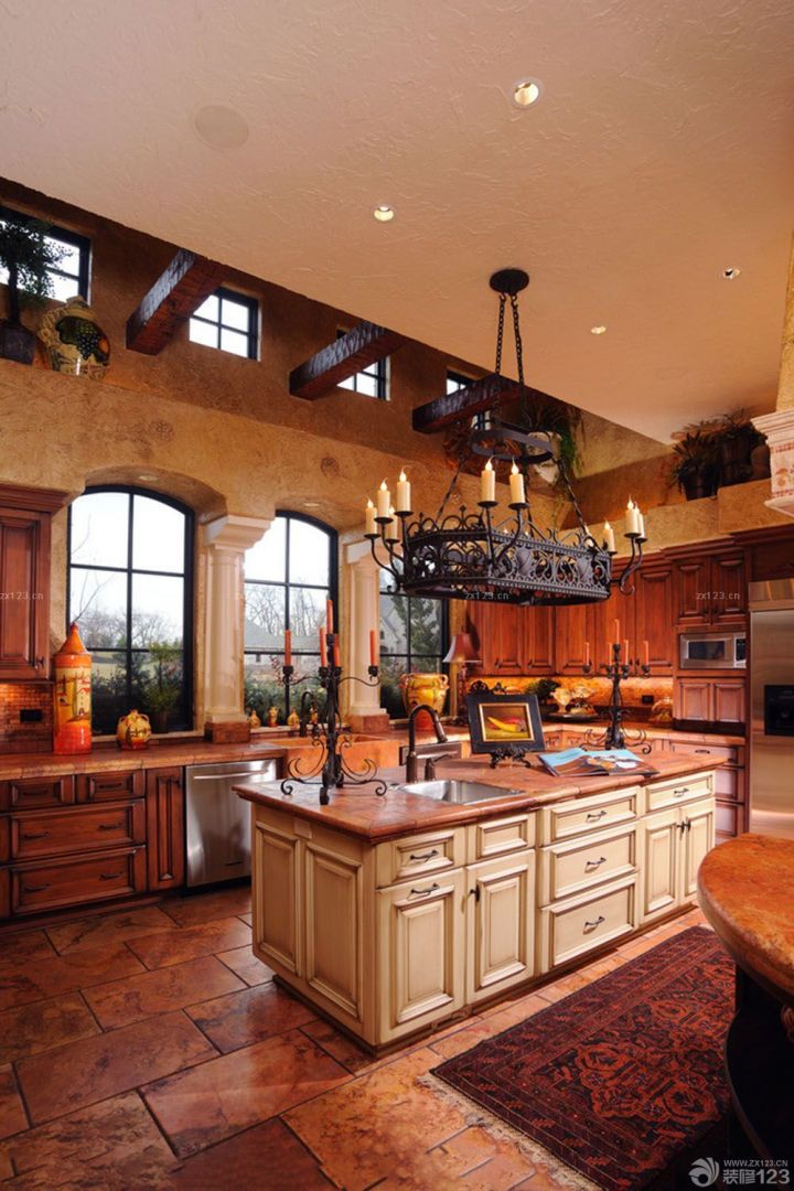 温暖美式复古厨房橱柜地面瓷砖图片