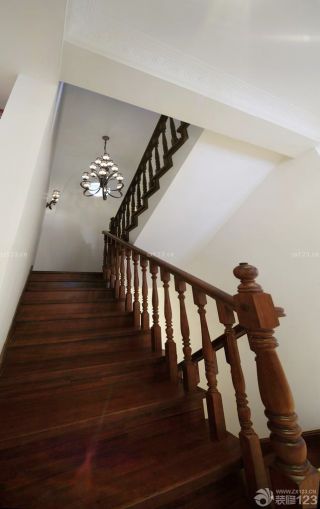 美式别墅房屋楼梯设计效果图欣赏