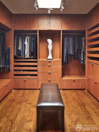 最新美式复古超大实木衣帽间鞋柜效果图片
