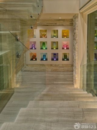 复式房楼梯间水晶花瓶展柜效果图欣赏