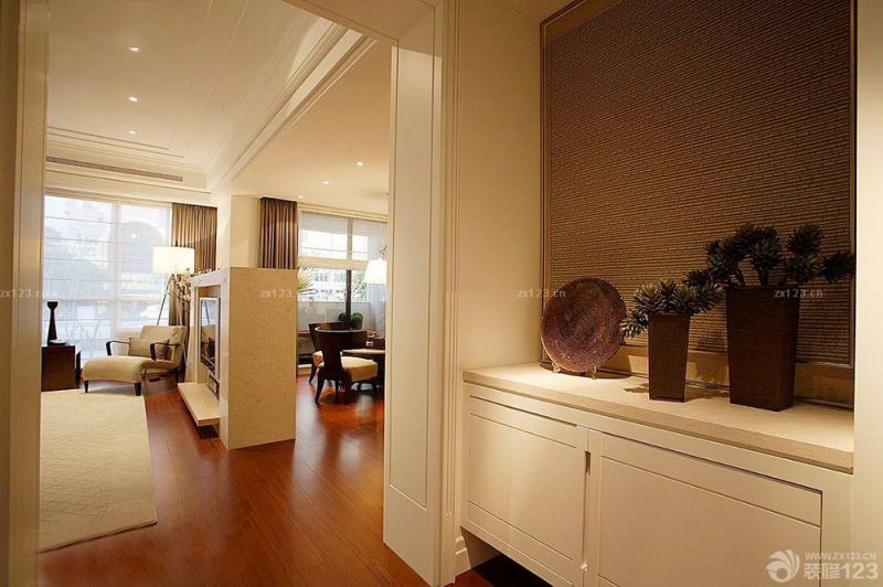 2025最新欧式简约风格小户型入户花园玄关鞋柜效果图