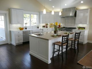 2023现代美式风格厨房橱柜带吧台装修实景图