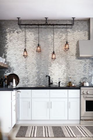 最新简欧风格厨房银色墙面设计效果图欣赏