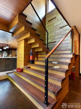 现代别墅木制楼梯效果图