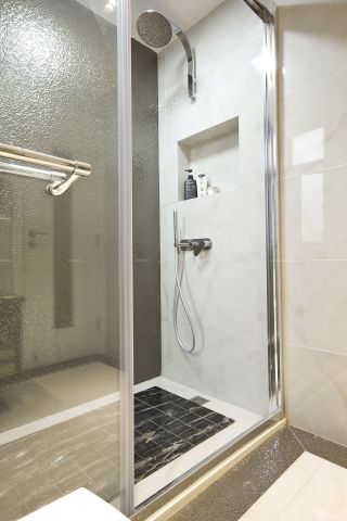磨砂玻璃隔断淋浴房喷头效果图片欣赏