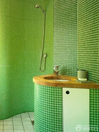 绿色马赛克背景墙淋浴喷头效果图欣赏2023