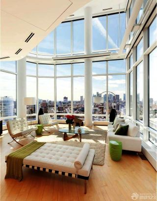 现代风格130平米跃层家庭休闲区装修图片2023