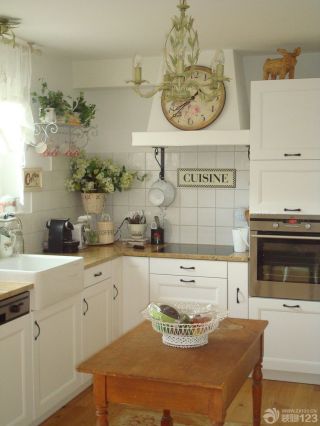 70平米房子美式乡村风格厨房装修设计效果图片
