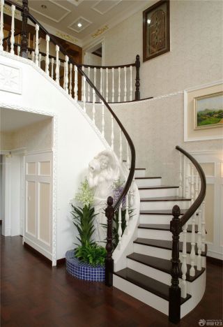 最新70平米小复式楼木楼梯扶手装修效果图片