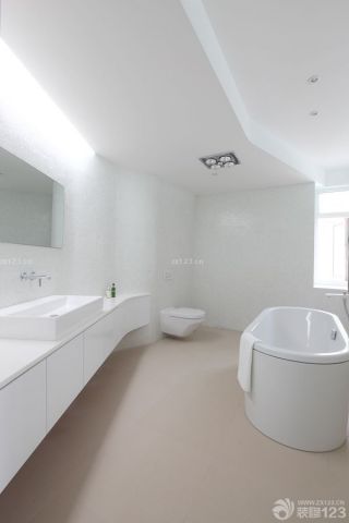 最新130平米户型的卫生间白色墙面装修效果图片