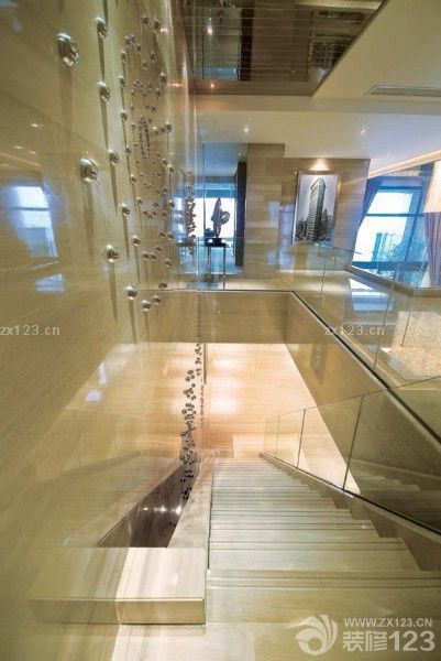 豪华别墅玻璃楼梯扶手图片