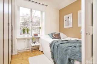 最新小型房子卧室黄色墙面装修效果图片