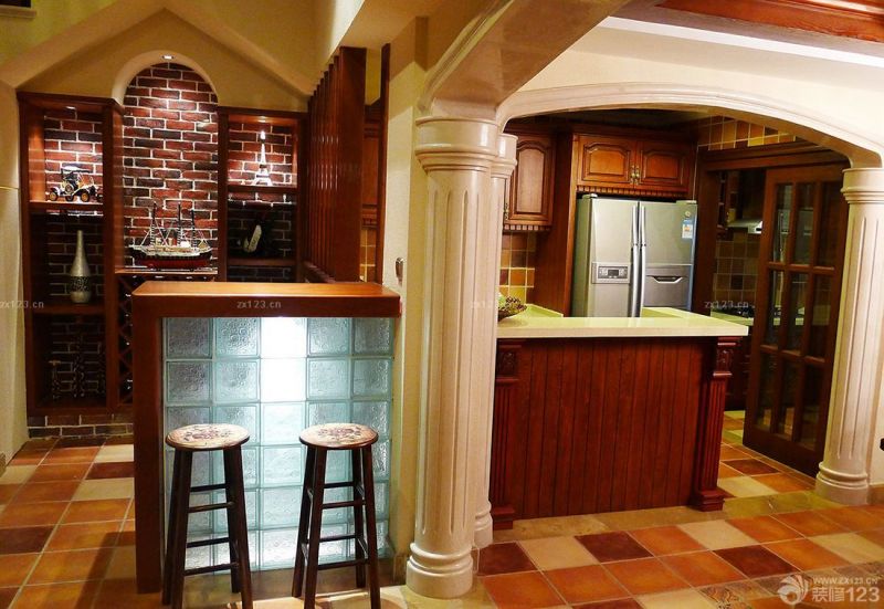 最新经典美式别墅厨房吧台设计效果图欣赏
