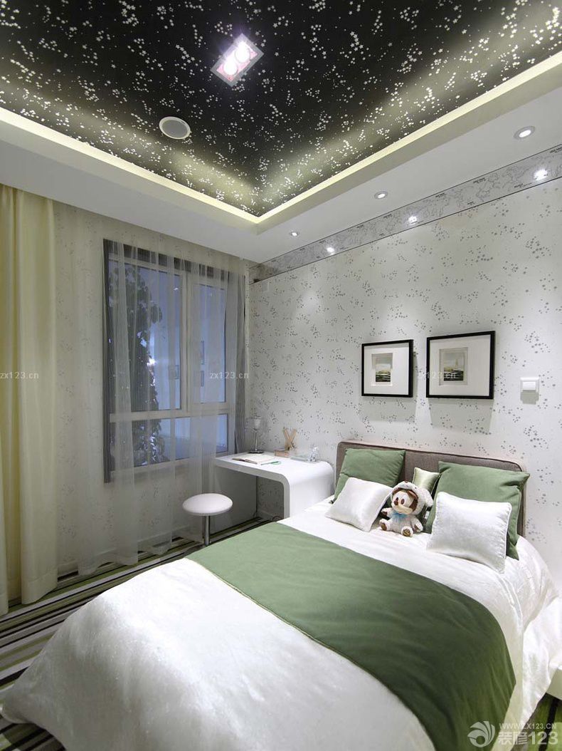 90后女生卧室背景墙壁纸装修效果图欣赏