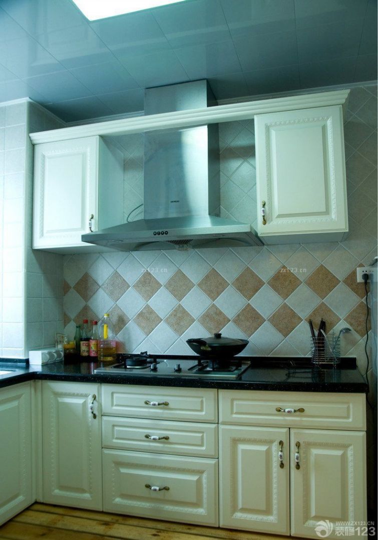 2025小户型厨房橱柜装潢图片