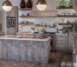 美式农村别墅厨房吧台最新装修效果图欣赏
