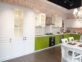 最新田园风格厨房绿色橱柜装修效果图片
