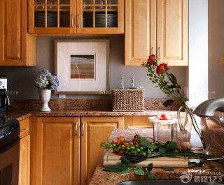 50平米小户型厨房实木橱柜装修效果图片