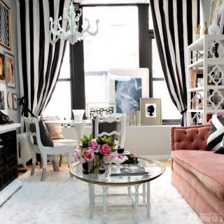 绚丽客厅条纹窗帘色彩搭配效果图