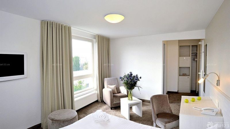 最新一室一厅卧室纯色窗帘搭配装修样板间