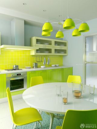 敞开式厨房绿色橱柜装修效果图片2023款