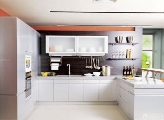 现代敞开式厨房u型厨房装修效果图2023款